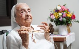 Considerada a pessoa mais velha do mundo, freira gaúcha morre aos 116 anos