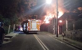 Incêndio destrói duas residências em Itapiranga