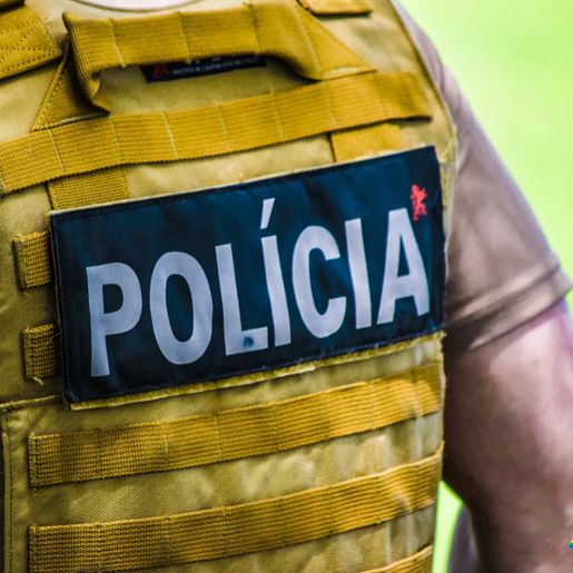 Filho ameaça a mãe e o padrasto com facão por causa de limpeza da casa em São Bernardino 