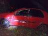 Motorista capota carro carregado com drogas e fica ferido em Saltinho 