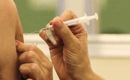 Estudo mostra que Covid grave é três vezes maior entre não vacinados