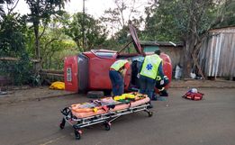 Corpo de Bombeiros atende capotamento de veículo