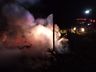 Bombeiros combatem incêndio em galpão no interior de Tunápolis