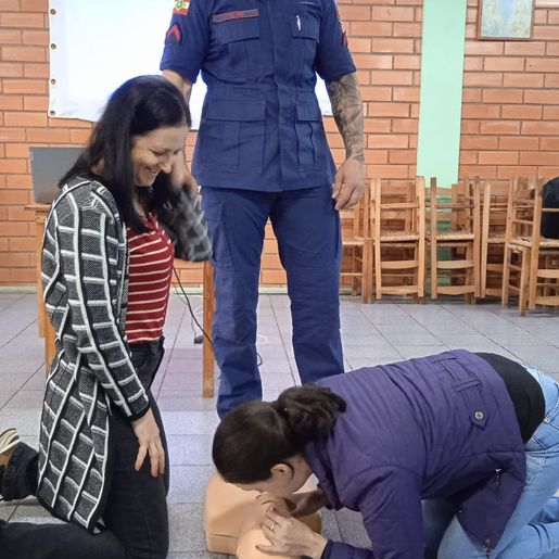 Equipe da saúde passa por treinamento de primeiros socorros