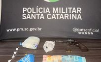 Dois são presos por tráfico após PM flagrar entrega de drogas com carro por app em Cunha Porã
