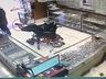 VÍDEO: Cadeirante tenta assaltar relojoaria com arma de brinquedo