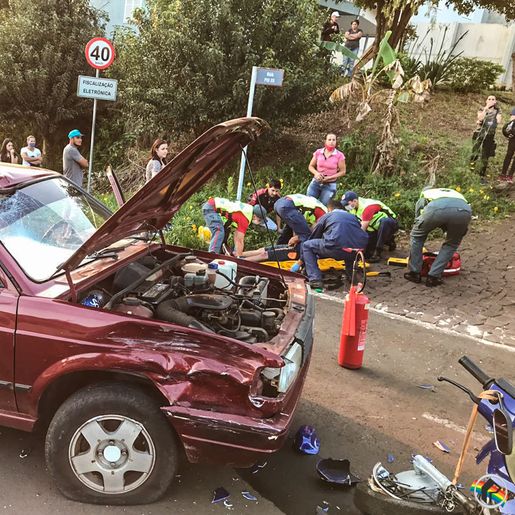 VÍDEO: Colisão frontal grave deixa motociclista ferido em SMO