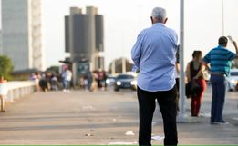 População brasileira envelhece, e proporção de idosos chega a 16%; nº de jovens cai para 42%