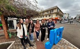 JCI realiza blitz no calçadão para divulgar Escola de Líderes 2025