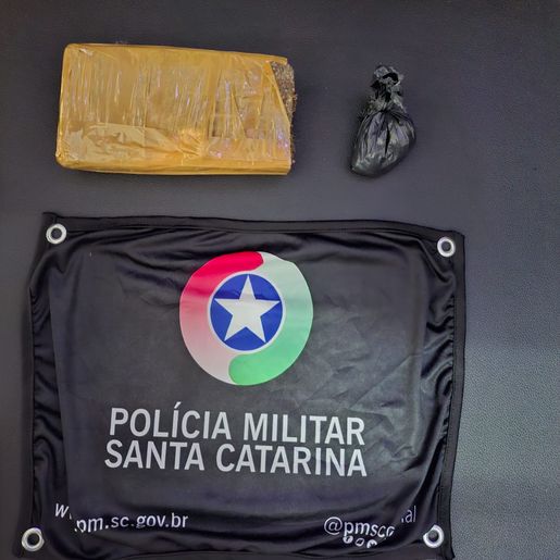 Adolescente é apreendido e homem é preso por tráfico de drogas em Campo Erê