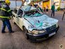 Carro vai parar embaixo de caminhão em acidente na Willy Barth; Assista o resgate 