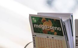Mega-Sena acumula e prêmio vai a R$ 12,5 milhões; veja os números