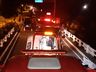 Bombeiro se joga em rio para salvar vítima de acidente em SC