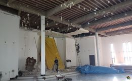 Paróquia de Iporã do Oeste trabalha na reforma do forro da Igreja Matriz
