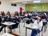Estudantes adolescentes demonstram carinho e admiração pelo rádio