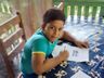 Menino de 11 anos morre após choque de celular que estava carregando
