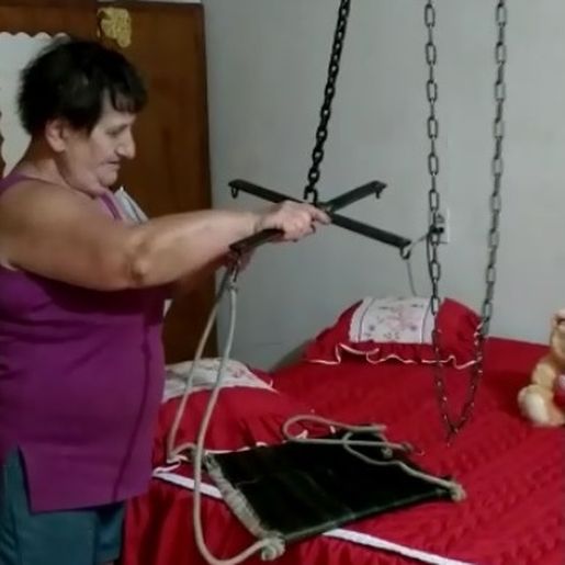 Pai cria equipamento para facilitar a locomoção da filha cadeirante em Princesa 