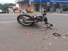 Jovem fica ferido em colisão entre carro e moto no centro de Itapiranga