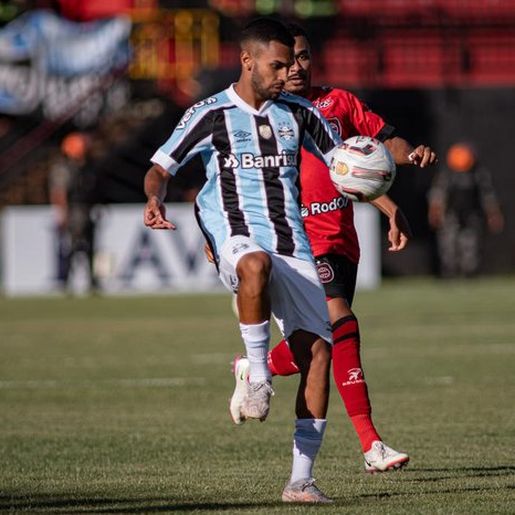 Grêmio larga na frente, mas cede empate para o Brasil-Pel pelo Gauchão