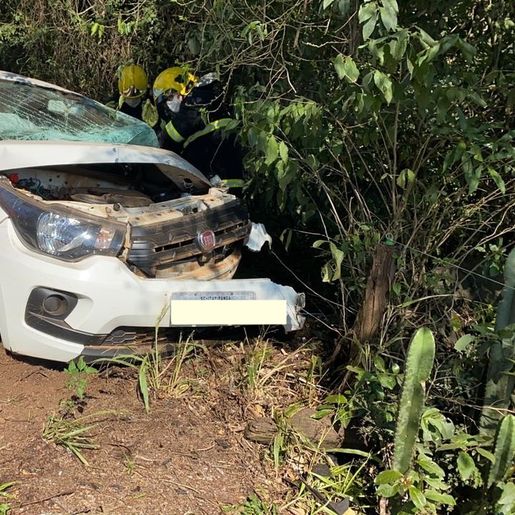 Colisão frontal entre carros deixa homem morto na SC-163