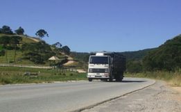 Nova lei garante parada de descanso para caminhoneiros em rodovias de SC