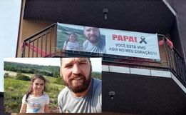 Pai morre em acidente e menina de 9 anos faz faixa para que ele 'veja do céu'