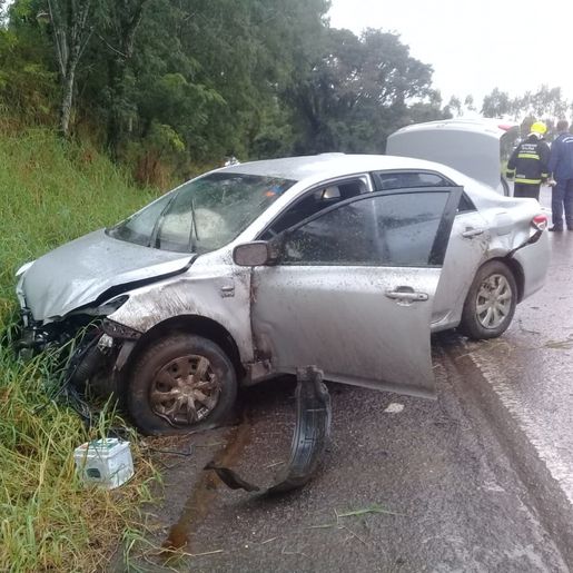 Veículo capota na SC 163 em Itapiranga