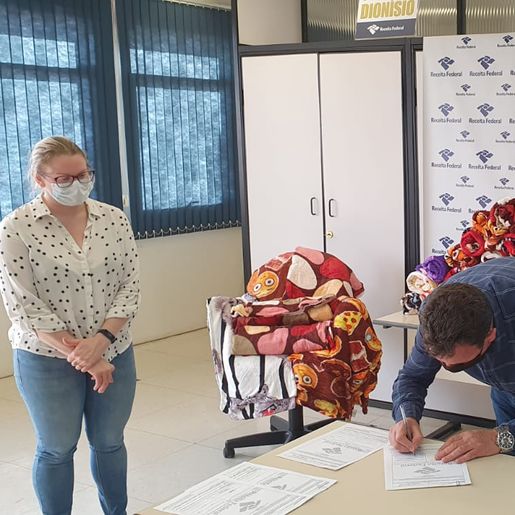 Receita Federal realiza doação de 6 mil mantas para municípios de fronteira
