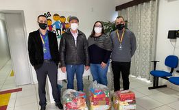 Cras de São José do Cedro recebe doação de alimentos da Cresol