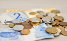 Proposta do Orçamento de 2023 prevê Auxílio Brasil com valor médio de R$ 405