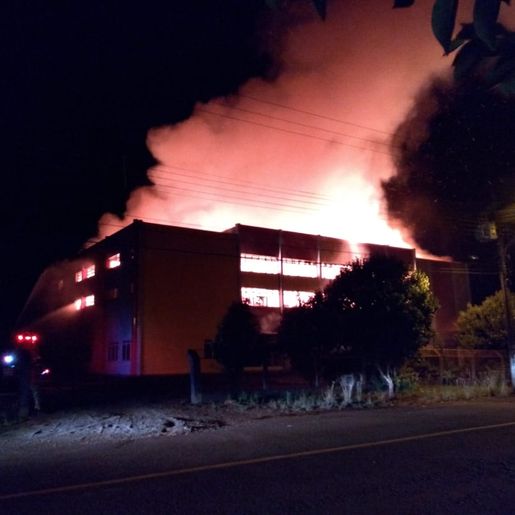 Incêndio destrói Clube de São Domingos 