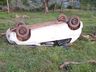 Veículo capota em saída de pista no interior de Itapiranga