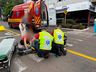 Colisão entre carro e moto deixa homem ferido no centro de SMO 