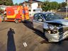 Colisão entre carro e caminhonete deixa passageira ferida no centro