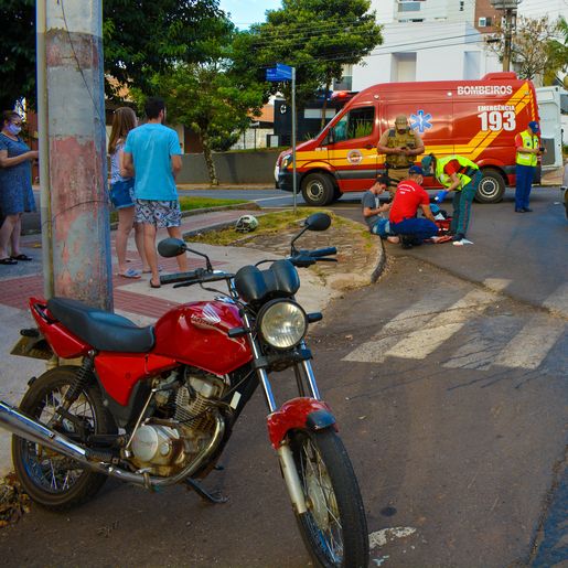 Colisão entre carro e moto deixa homem ferido em SMOeste 