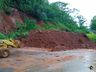 Deslizamento de terra interdita acesso a Vila União e ITG 070 em Itapiranga