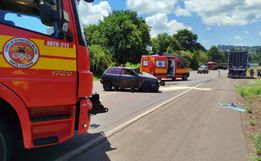 Colisão entre carro e caminhão deixa motorista gravemente ferido na BR-282