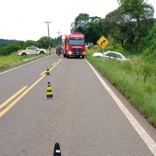 Mulher fica ferida em capotamento na SC-305 