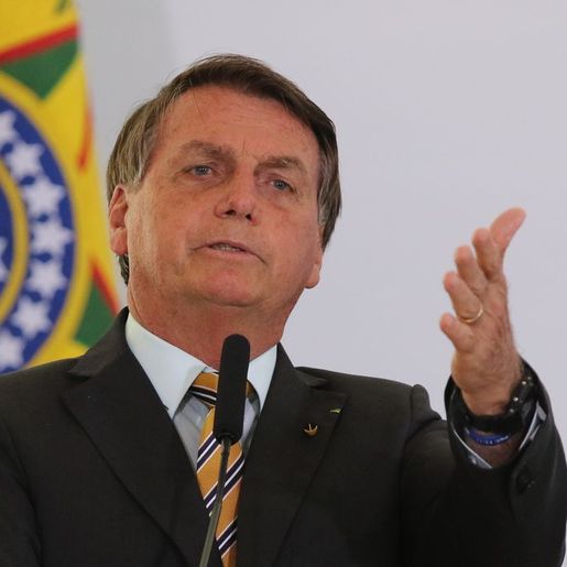 Bolsonaro diz que presidente do TSE trabalha para eleger Lula