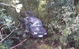 Homem morre em colisão com árvore na SC-157
