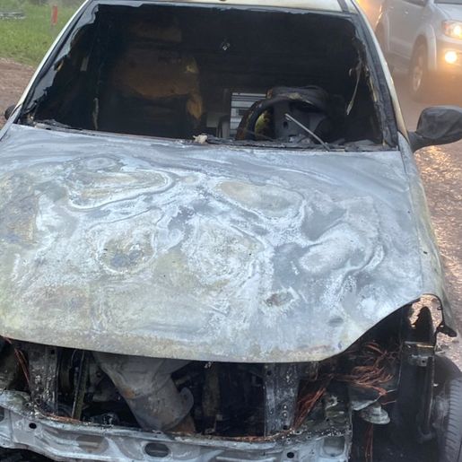 Incêndio destrói parcialmente veículo em Itapiranga