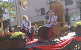 12ª DEUTSCHE WOCHE: 40 entidades participam do Desfile Típico Alemão; fotos
