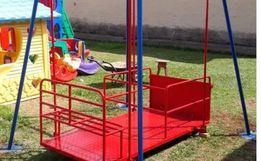 Criança de 8 anos morre atingida por balanço no Oeste