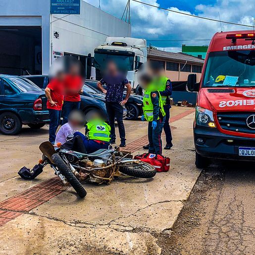 Colisão entre caminhão e moto deixa homem ferido na Willy Barth; assista 