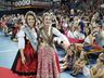Tainá Dill é a rainha da 42ª Oktoberfest