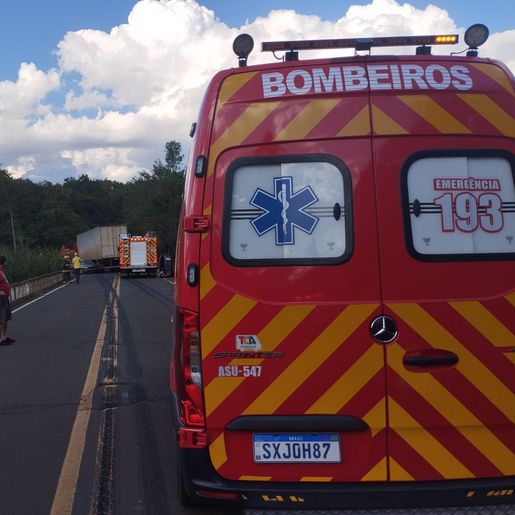 Colisão frontal entre carro e carreta deixa um ferido na SC 161, entre Romelandia e Flor do Sertão 