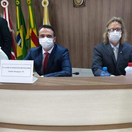 Eleitos de Guarujá do Sul assumem oficialmente seus cargos
