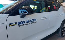 Chico Automóveis apresenta carro elétrico na loja de Iporã do Oeste