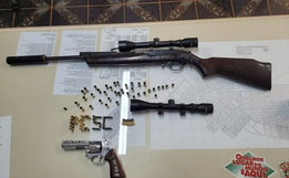 Polícia Civil prende homem por posse ilegal de armas de fogo