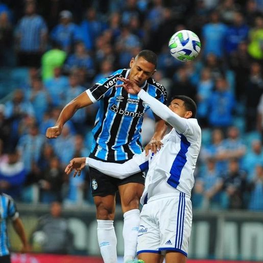Suárez marca golaço e Grêmio empata em 1 a 1 com Cruzeiro pela Copa do Brasil